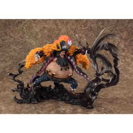 Figuarts ZERO Extra Battle Figur von Blackbeard in seiner dynamischen Kurouzu-Pose.
