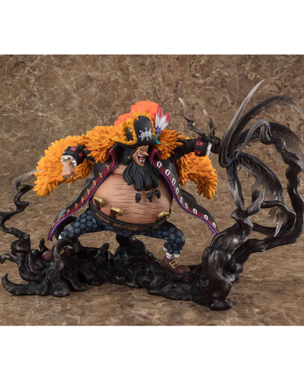 Figuarts ZERO Extra Battle Figur von Blackbeard in seiner dynamischen Kurouzu-Pose.