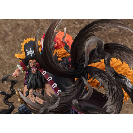 Detailreiche Sammelfigur von Marshall D. Teach, bekannt als Blackbeard, aus One Piece.