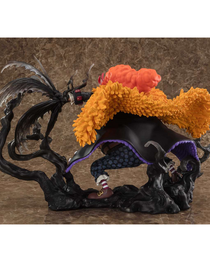 Marshall D. Teach Kurouzu Figur von hinten